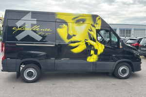 lieferwagen_und_transporter_-_iveco_33_s_14_ahk_kasten_automat_navi_xenon_-_iveco_255889.jpg