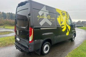 lieferwagen_und_transporter_-_iveco_33_s_14_ahk_kasten_automat_navi_xenon_-_iveco_294110.jpg