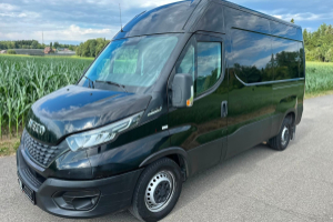 lieferwagen_und_transporter_-_iveco_33_s_14_ahk_kasten_automat_navi_xenon_-_iveco_300518.jpg