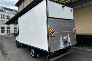 lieferwagen_und_transporter_-_iveco_35_s_16h_a8_kastenwagen_mit_hebebuehne_-_iveco_246399.jpg