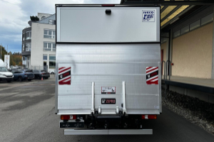 lieferwagen_und_transporter_-_iveco_35_s_16h_a8_kastenwagen_mit_hebebuehne_-_iveco_246400.jpg