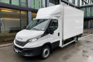 lieferwagen_und_transporter_-_iveco_daily_35_s_16h_a8_v__mit_hebebuehne_und_ahk_-_iveco_166270.jpg