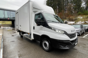 lieferwagen_und_transporter_-_iveco_daily_35_s_16h_a8_v__mit_hebebuehne_und_ahk_-_iveco_166272.jpg