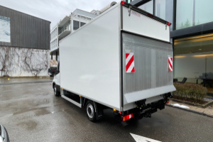 lieferwagen_und_transporter_-_iveco_daily_35_s_16h_a8_v__mit_hebebuehne_und_ahk_-_iveco_166278.jpg