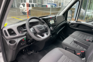 lieferwagen_und_transporter_-_iveco_daily_35_s_16h_a8_v__mit_hebebuehne_und_ahk_-_iveco_166284.jpg