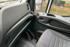 lieferwagen_und_transporter_-_iveco_daily_35_s_16h_a8_v__mit_hebebuehne_und_ahk_-_iveco_166287.jpg
