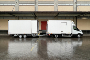 lieferwagen_und_transporter_-_iveco_daily_35_s_18h_ha8_mit_anhaengerzug_und_2x_hebebuehne_-_iveco_172549.jpg