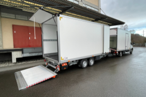 lieferwagen_und_transporter_-_iveco_daily_35_s_18h_ha8_mit_anhaengerzug_und_2x_hebebuehne_-_iveco_172560.jpg