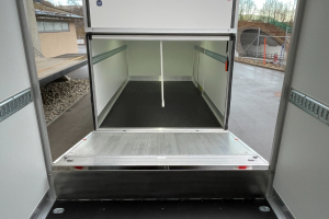 lieferwagen_und_transporter_-_iveco_daily_35_s_18h_ha8_mit_anhaengerzug_und_2x_hebebuehne_-_iveco_172565.jpg