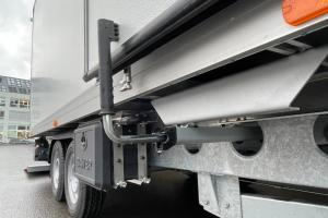 lieferwagen_und_transporter_-_iveco_daily_35_s_18h_ha8_mit_anhaengerzug_und_2x_hebebuehne_-_iveco_172568.jpg