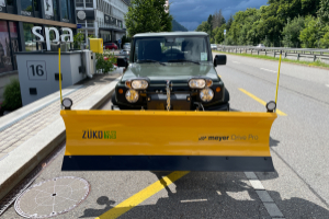 lieferwagen_und_transporter_-_jimny_1_5_compact_4x4_mit_schneepflug__winterdienst_-_suzuki_246281.jpg