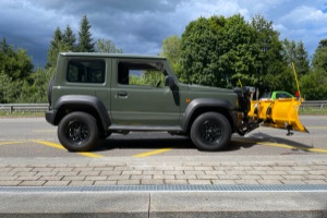 lieferwagen_und_transporter_-_jimny_1_5_compact_4x4_mit_schneepflug__winterdienst_-_suzuki_246283.jpg