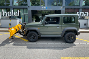 lieferwagen_und_transporter_-_jimny_1_5_compact_4x4_mit_schneepflug__winterdienst_-_suzuki_246287.jpg