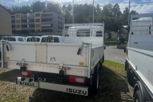 lieferwagen_und_transporter_-_m21_tt_e_1_9_dreiseitenkipper_titan_-_isuzu_302934.jpg