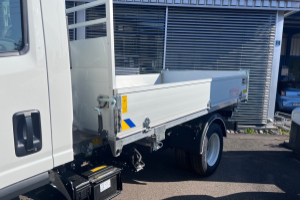 lieferwagen_und_transporter_-_m21_tt_e_generation_2_kipper_titan_6st__automat_-_isuzu_245334.jpg