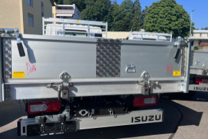 lieferwagen_und_transporter_-_m21_tt_e_generation_2_kipper_titan_6st__automat_-_isuzu_245337.jpg