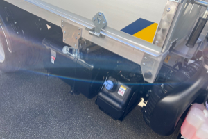 lieferwagen_und_transporter_-_m21_tt_e_generation_2_kipper_titan_6st__automat_-_isuzu_245339.jpg