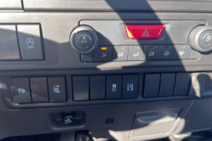 lieferwagen_und_transporter_-_m21_tt_e_generation_2_kipper_titan_6st__automat_-_isuzu_245348.jpg