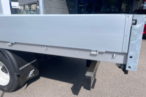 lieferwagen_und_transporter_-_m21_tt_f_fixe_bruecke_1300kg_nutzlast_-_isuzu_245269.jpg