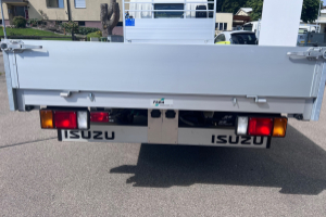 lieferwagen_und_transporter_-_m21_tt_f_fixe_bruecke_1300kg_nutzlast_-_isuzu_245272.jpg