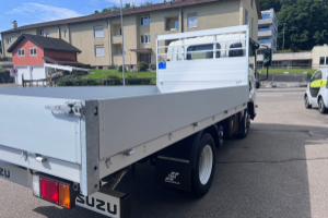 lieferwagen_und_transporter_-_m21_tt_f_fixe_bruecke_1300kg_nutzlast_-_isuzu_245273.jpg