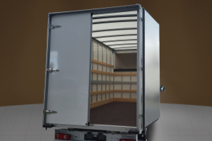 lieferwagen_und_transporter_-_master_red_edition_e-tech_35_ev_52kwh_l3_kofferaufbau_mit_fluegeltueren_und_auszugtreppe_-_renault_231244.jpg