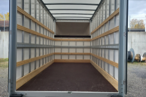lieferwagen_und_transporter_-_master_red_edition_e-tech_35_ev_52kwh_l3_kofferaufbau_mit_fluegeltueren_und_auszugtreppe_-_renault_231252.jpg