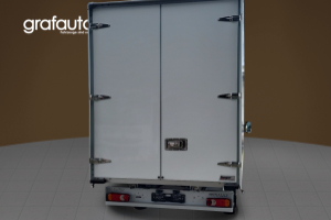 lieferwagen_und_transporter_-_master_red_edition_e-tech_35_ev_52kwh_l3_kofferaufbau_mit_fluegeltueren_und_auszugtreppe_-_renault_231255.jpg