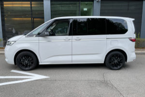 lieferwagen_und_transporter_-_multivan_1_5_ehybrid_style_4motion_dsg_-_vw_305623.jpg