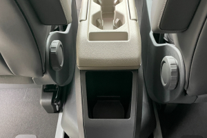 lieferwagen_und_transporter_-_multivan_1_5_ehybrid_style_4motion_dsg_-_vw_305635.jpg