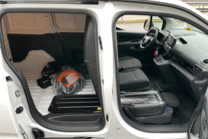 lieferwagen_und_transporter_-_proace_city_van_ev_50_kwh_advanced_medium_l1_-_toyota_246608.jpg