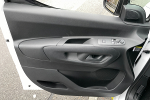 lieferwagen_und_transporter_-_proace_city_van_ev_50_kwh_advanced_medium_l1_-_toyota_246609.jpg