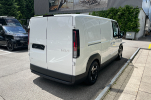 lieferwagen_und_transporter_-_pv5_cargo_71_2_kwh_elite__mit_waermepumpe_mit_2-schiebetueren_-_kia_293529.jpg