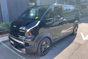 lieferwagen_und_transporter_-_pv5_cargo_71_2_kwh_plus_mit_waermepumpe__2-schiebetueren_-_kia_303590.jpg