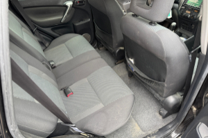 lieferwagen_und_transporter_-_rav4_2_0_4x4_-_toyota_255248.jpg