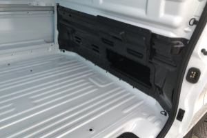lieferwagen_und_transporter_-_renault_trafic_red_van_l1h1_2_0_dci_150_edc_mit_heckklappe_-_renault_185811.jpg