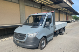 lieferwagen_und_transporter_-_sprinter_315_cdi_standard_fwd_mit_pritsche_und_ahk_-_mercedes_246322.jpg