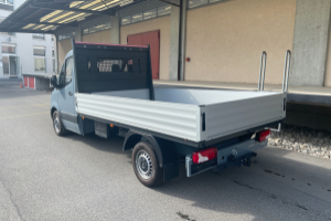 lieferwagen_und_transporter_-_sprinter_315_cdi_standard_fwd_mit_pritsche_und_ahk_-_mercedes_246325.jpg