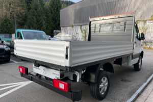 lieferwagen_und_transporter_-_sprinter_319_cdi_pro_standard_9g-tronic_4x4_einfachkabine_mit_pritsche_und_ahk_-_mercedes_280862.jpg