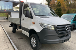 lieferwagen_und_transporter_-_sprinter_319_cdi_pro_standard_9g-tronic_4x4_einfachkabine_mit_pritsche_und_ahk_-_mercedes_280863.jpg