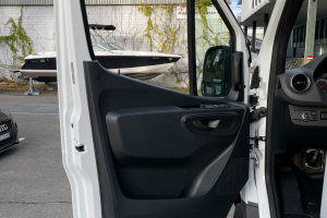 lieferwagen_und_transporter_-_sprinter_319_cdi_pro_standard_9g-tronic_4x4_einfachkabine_mit_pritsche_und_ahk_-_mercedes_280865.jpg