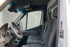 lieferwagen_und_transporter_-_sprinter_319_cdi_pro_standard_9g-tronic_4x4_einfachkabine_mit_pritsche_und_ahk_-_mercedes_280867.jpg