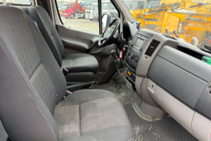 lieferwagen_und_transporter_-_sprinter_519cdi_4x2_-_mercedes_270730.jpg