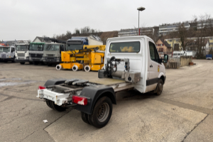 lieferwagen_und_transporter_-_sprinter_519cdi_4x2_-_mercedes_270733.jpg