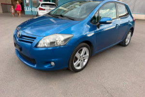 lieferwagen_und_transporter_-_toyota_auris_1_8_linea_sol_-_toyota_300735.jpg