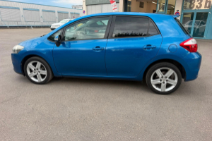 lieferwagen_und_transporter_-_toyota_auris_1_8_linea_sol_-_toyota_308271.jpg