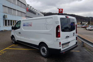 lieferwagen_und_transporter_-_trafic_e-tech_red_edition_l2h1_-_renault_201838.jpg