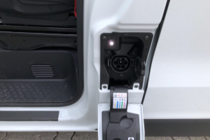 lieferwagen_und_transporter_-_trafic_red_e-tech_52kwh_l1h1_-_renault_235697.jpg
