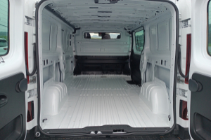lieferwagen_und_transporter_-_trafic_red_ev52_22kw_l2h1_-_renault_170534.jpg