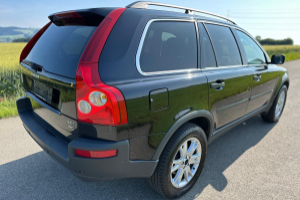 lieferwagen_und_transporter_-_volvo_xc90_2_5t_awd_momentum_-_volvo_257082.jpg